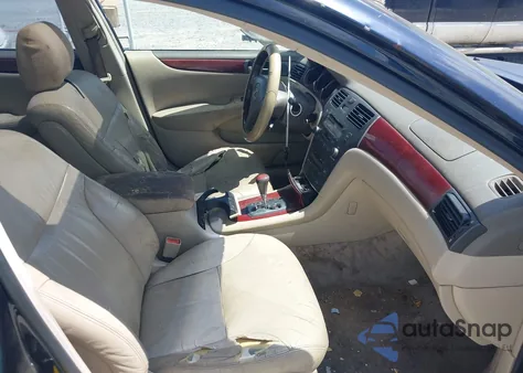 2002 Lexus Es 300 из США, поврежденный, VIN JTHBF30G725034009